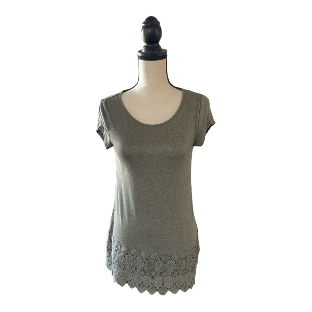 ♥️Rewind♥️Short sleeve women’s blouse size (S)